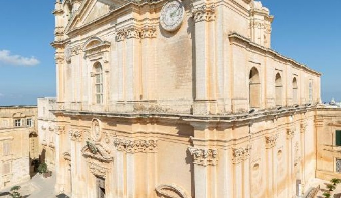 Palazzo 16th Century Mdina, opposite St Paul's Cathedral