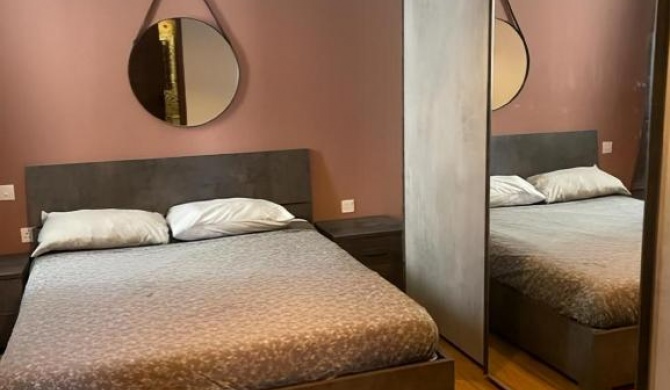 Airport Deluxe Bedroom with Ensuite private bathroom Self Check in/Check Out