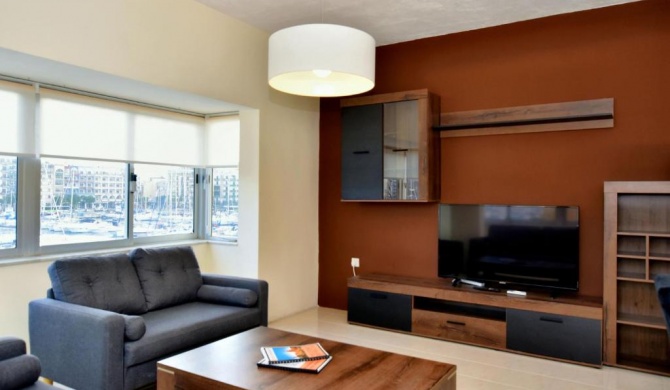 Bright and Spacious 2 Bedroom Apartment with Harbour View - 3