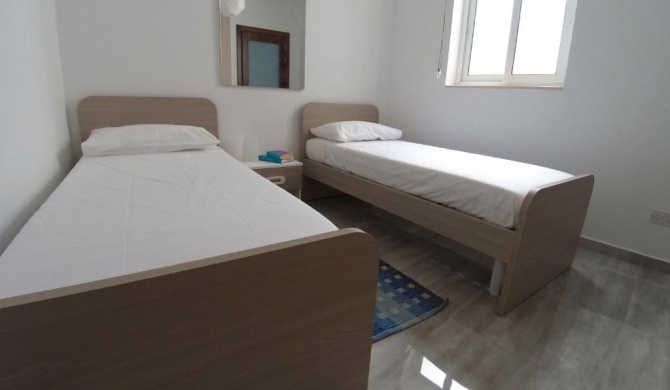 F7-2 Bedroom two single beds shared bathroom in shared Flat