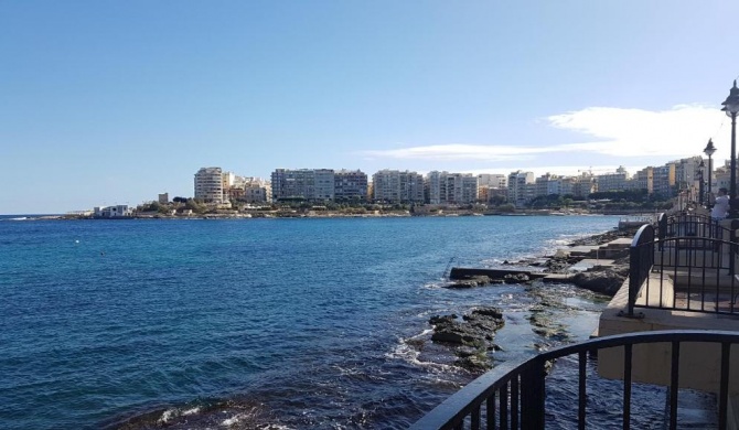 Spinola Seafront Apartment