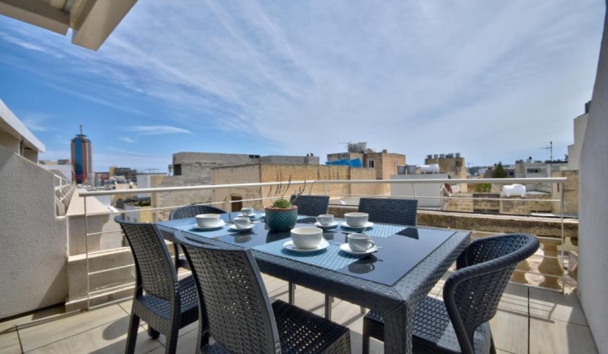 Spinola Park - Duplex top floor Apartment with terrace