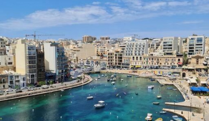 2 Bedroom Seafront Duplex Penthouse in the heart of Spinola Bay