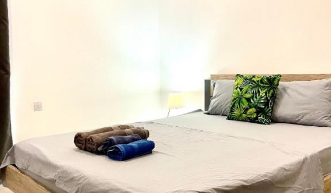 Beautiful Room with Private Bathroom and Balcony - FREE WIFI AND AC!!