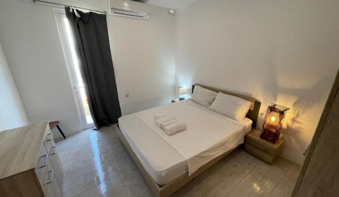 Modern Double Room with Private Bathroom and free WIFI Close to the Beach!