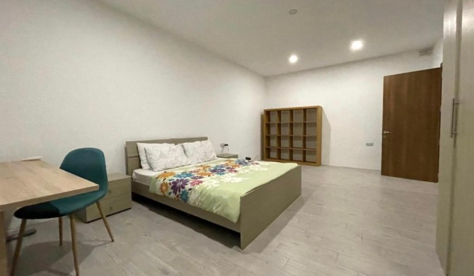 Modern Room with Private Bathroom Close to the beach - Free WIFI and AC !!!