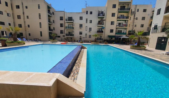 Pretty 2 bedroom Apartment with shared Pool