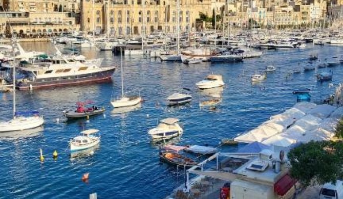 Entire Senglea Seaview Town house