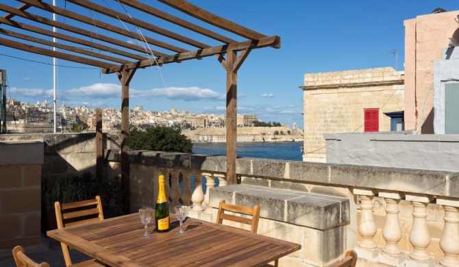 Traditional Maltese Townhouse, Roof Terrace and Views