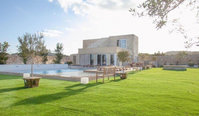 Luxurious 3 bedroom Villa with a pool in Siggiewi