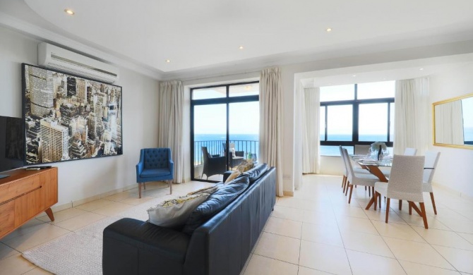 Large seafront 3 bedroom apartment in the heart of Sliema - MMAI1-2