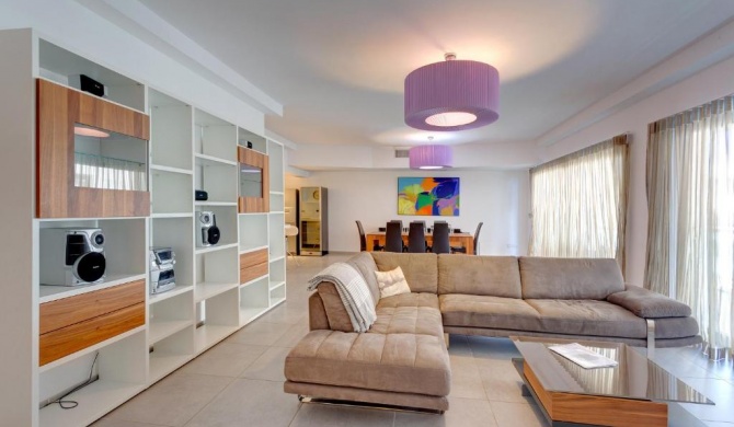 Seaview Apartment In Fort Cambridge, Sliema