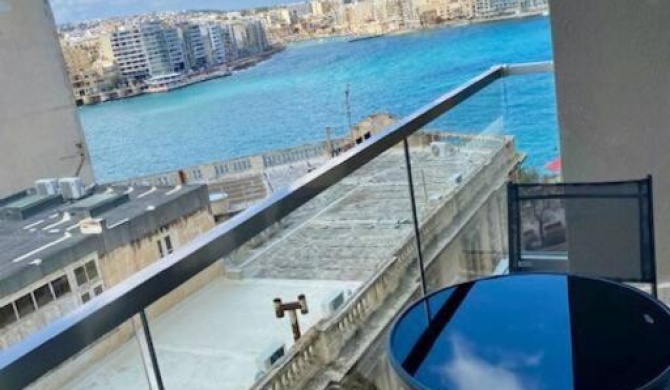 Sliema, Stylish 1 Bedroom Apartment with Parking.