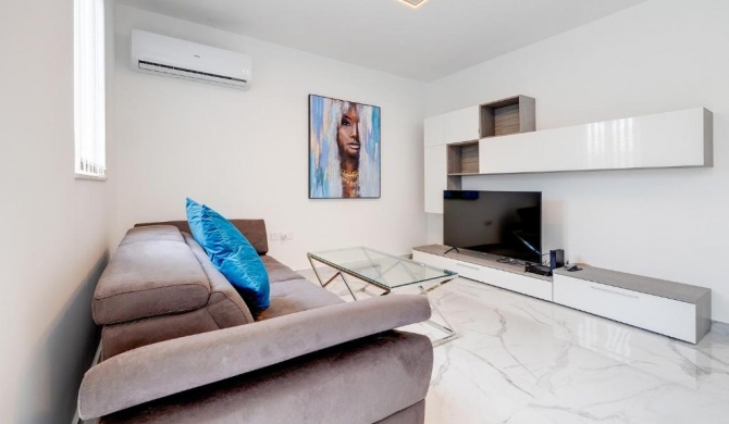 Splendid 2BR Apartment in central St Julians