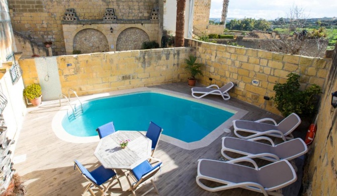 3 Bedroom Farmhouse with Private Pool in Gozo