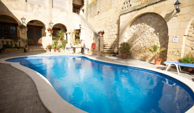 4 Bedroom Farmhouse with Private Pool in Gozo