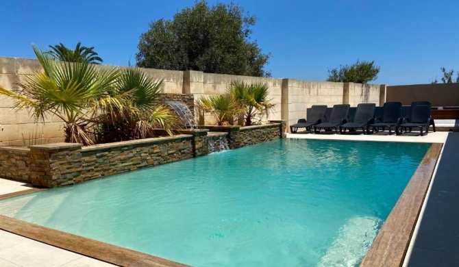 Ta Lucija - Luxurious 6 Bedroom/En suite Villa - Pool / AC