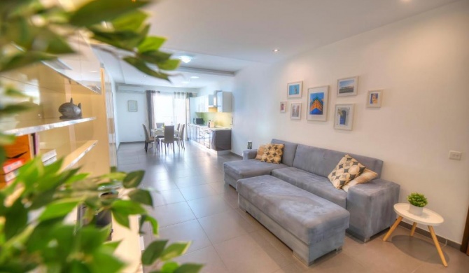 Bright & Large 2bedrooms in Sliema center MPOR1-1