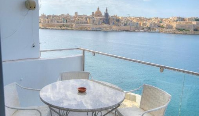 Bright and spacious 3 bedroom apartment with breathtaking views - GOSLM3