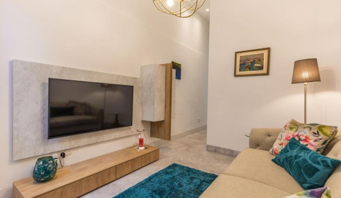 Sliema Luxurious One Bedroom Duplex Maisonette