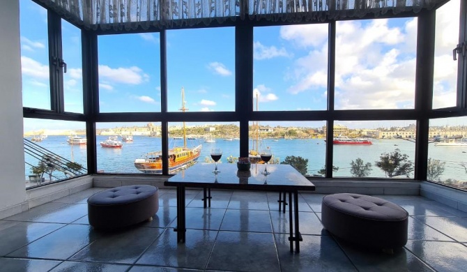 Spacious Seafront APT next to Sliema-Valeta ferry