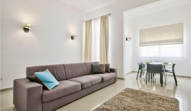 Three Bedroom Typical Maltese Townhouse - One Minute Away From The Seafront