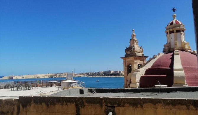 Valletta 1 Bedroom flat adjacent to bus stops!