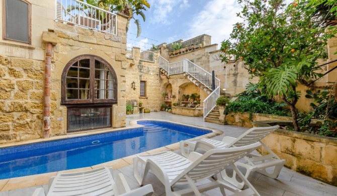 'The Escape' - 300y/o Gozo Villa with Indoor+Outdoor Pools