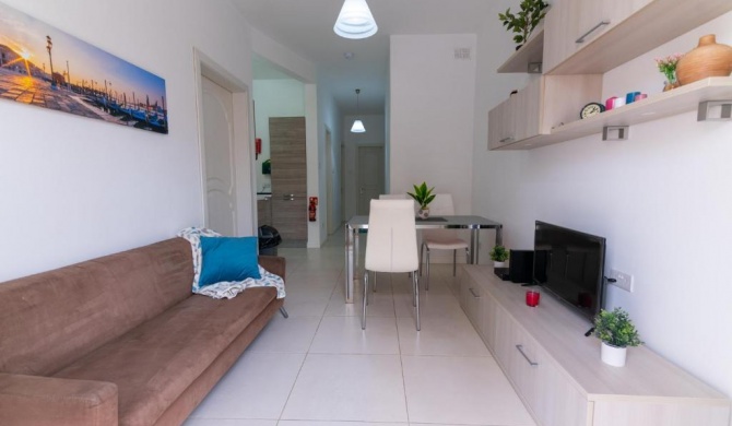 Seaside Cosy Maisonette @ Marsaskala - 2 mins walk from sea