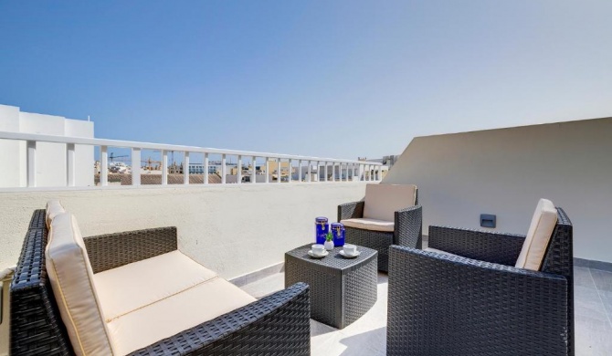 Chic 2BR Penthouse steps from the Promenade