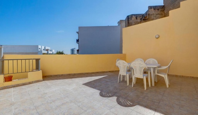 Modern 2 Bedroom Maisonette in Central Sliema