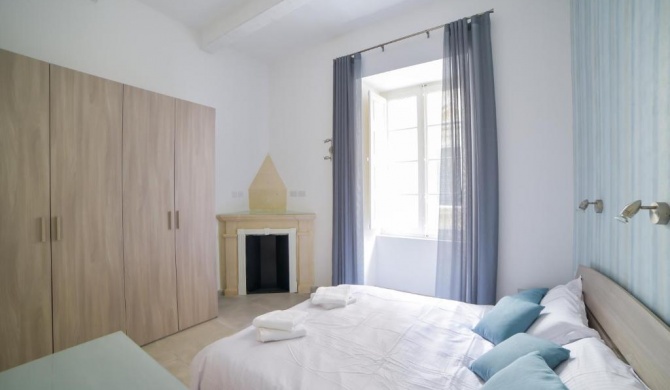 CA 1 - Deluxe two-bedroom apt in Valletta