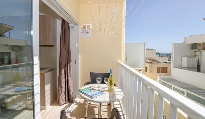 Summer Breeze Comfort Sunny Apartments close to the sandy beaches - by Getawaysmalta