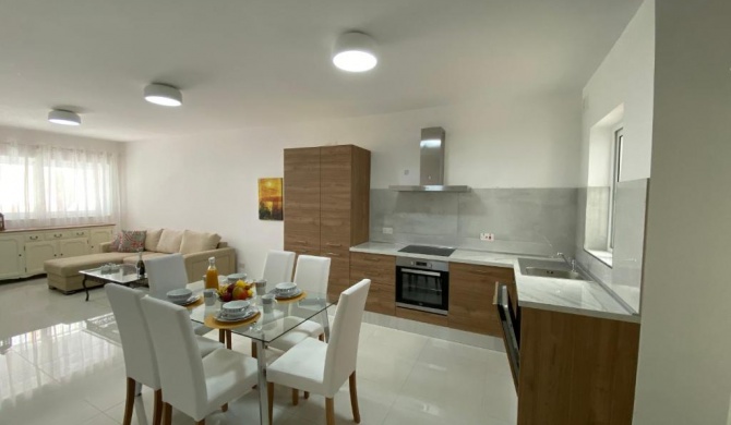 Sunshine Apartments Mellieha - modern three bedroom ground floor apartment with yard