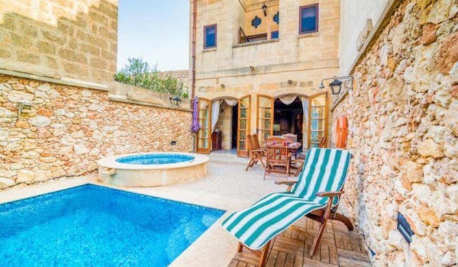 5 bedrooms villa with private pool and wifi at In Nadur 1 km away from the beach