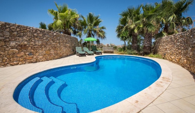 The Palms - Holiday Farmhouse with Private Pool in Island of Gozo