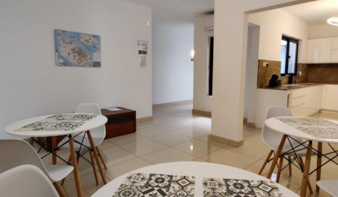 Lovely 4 bedroom, 3 bathroom, Maisonette with terraces.