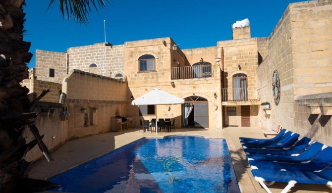 Centre Island Gozitan Farmhouse & Pool