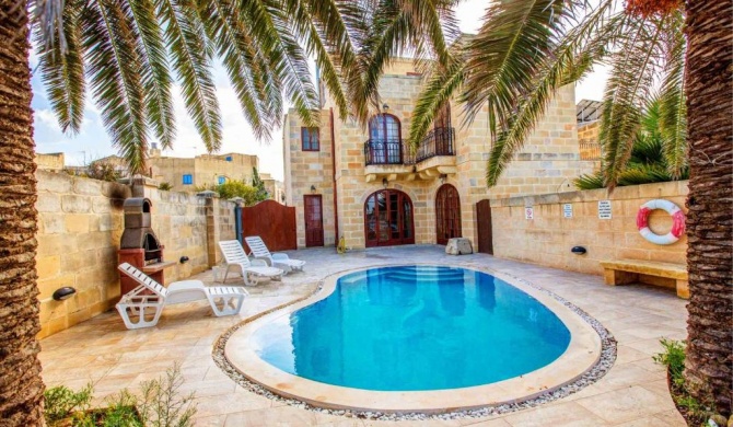 Il-Palma Holiday Farmhouse with Sunny Private Pool in Island of Gozo