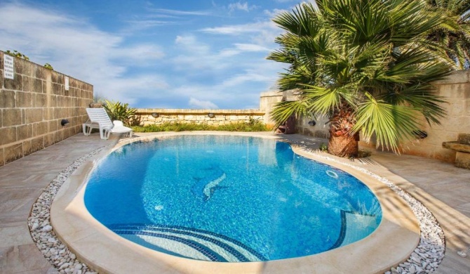 Il-Veduta Holiday Farmhouse with Sunny Private Pool in Island of Gozo