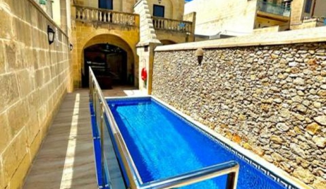 Ta' Gigi 5 Bedroom Farmhouse with Private Pool