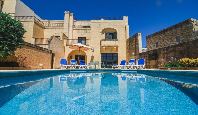 Dar ta' Lonza Villa with Private Pool