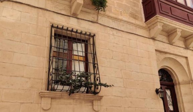 Cosy apartment interconnected to our residence a traditional Maltese townhouse